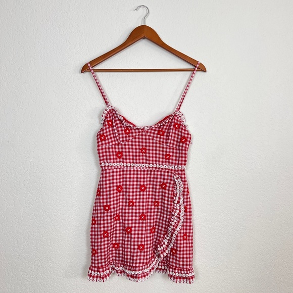 ❌SOLD❌ X by NBD Daimia Embroidered Dress in Red & White - Picture 4 of 8